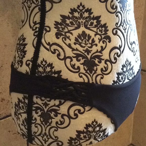 Beautiful knotted ties details two piece bikini - Picture 4 of 8